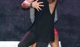 韩国综艺爆料爱豆视频,爱豆幕后花絮视频曝光，真实一面引粉丝热议